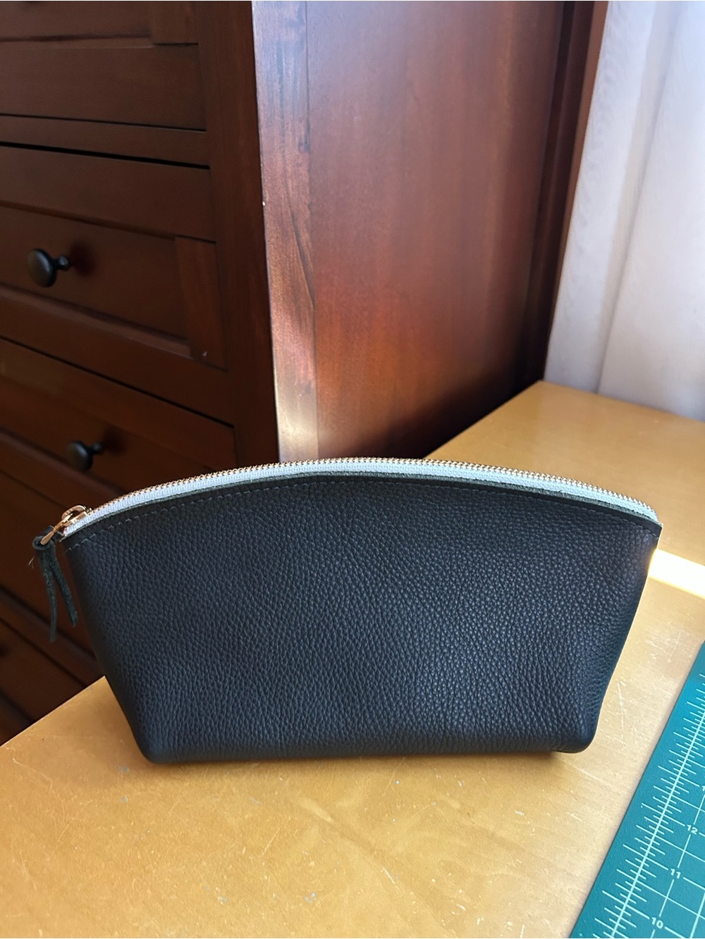 NWOT Leather Pouch/ Clutch with contrasting Zipper - Picture 4 of 10